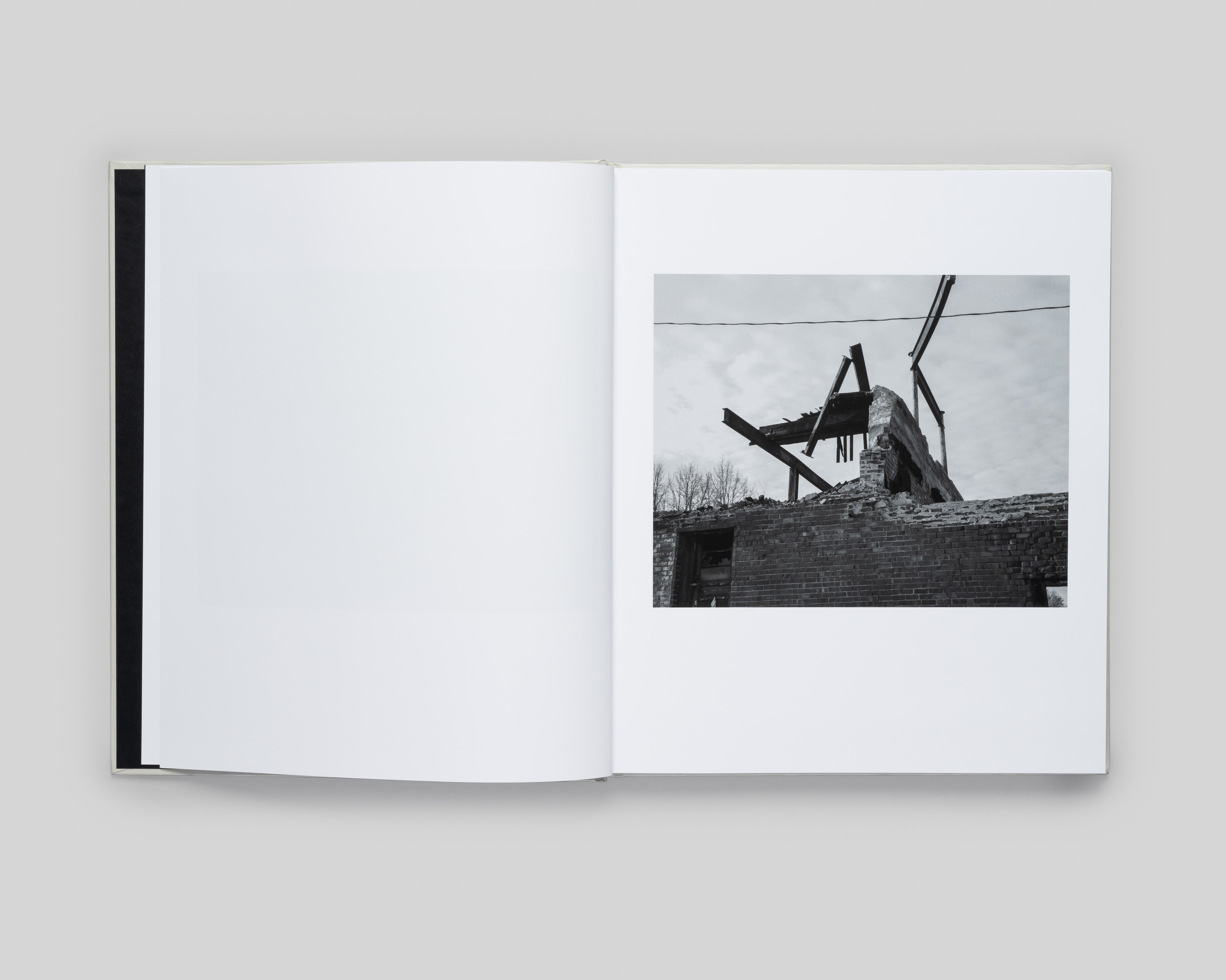 The Crisis Tapes - Special Edition / Charlie Simokaitis